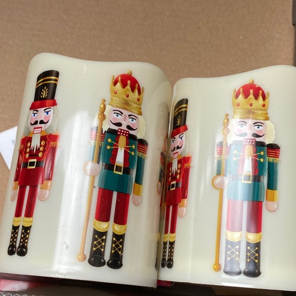 Nutcracker LED Candles Set - Picture 4 of 10